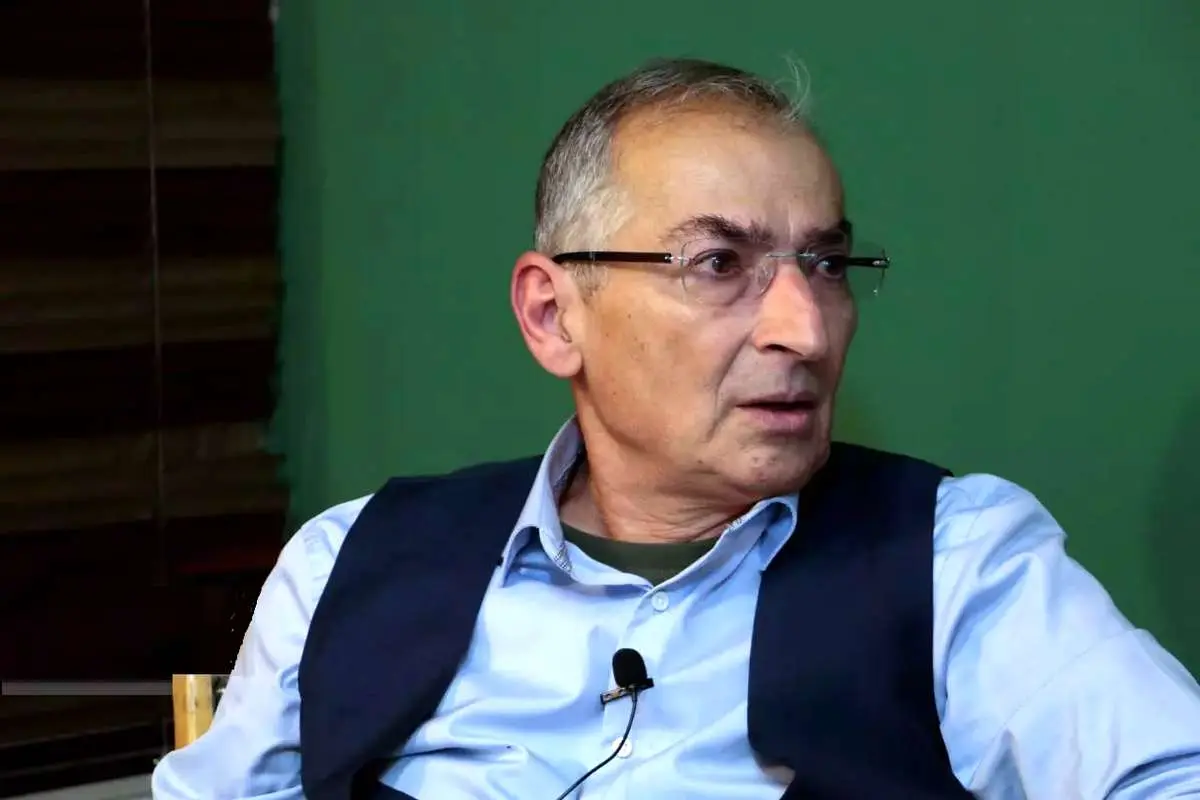 زیباکلام خطاب به زاکانی: اگر حتی ۱۵ درصد مردم با ساخت ساختمان وسط پارک‌ها موافق بودند، حق را به شما می‌دهیم