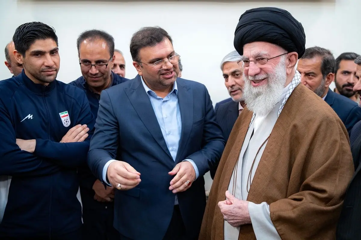(تصاویر) دیدار اعضای تیم ملی فوتسال ایران با رهبر انقلاب