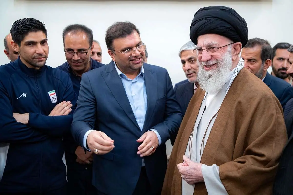 (تصاویر) دیدار اعضای تیم ملی فوتسال ایران با رهبر انقلاب