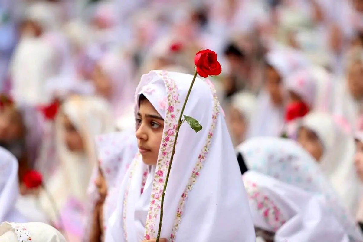 (تصاویر) جشن تکلیف ۵ هزار دختر در حرم حضرت معصومه(س)