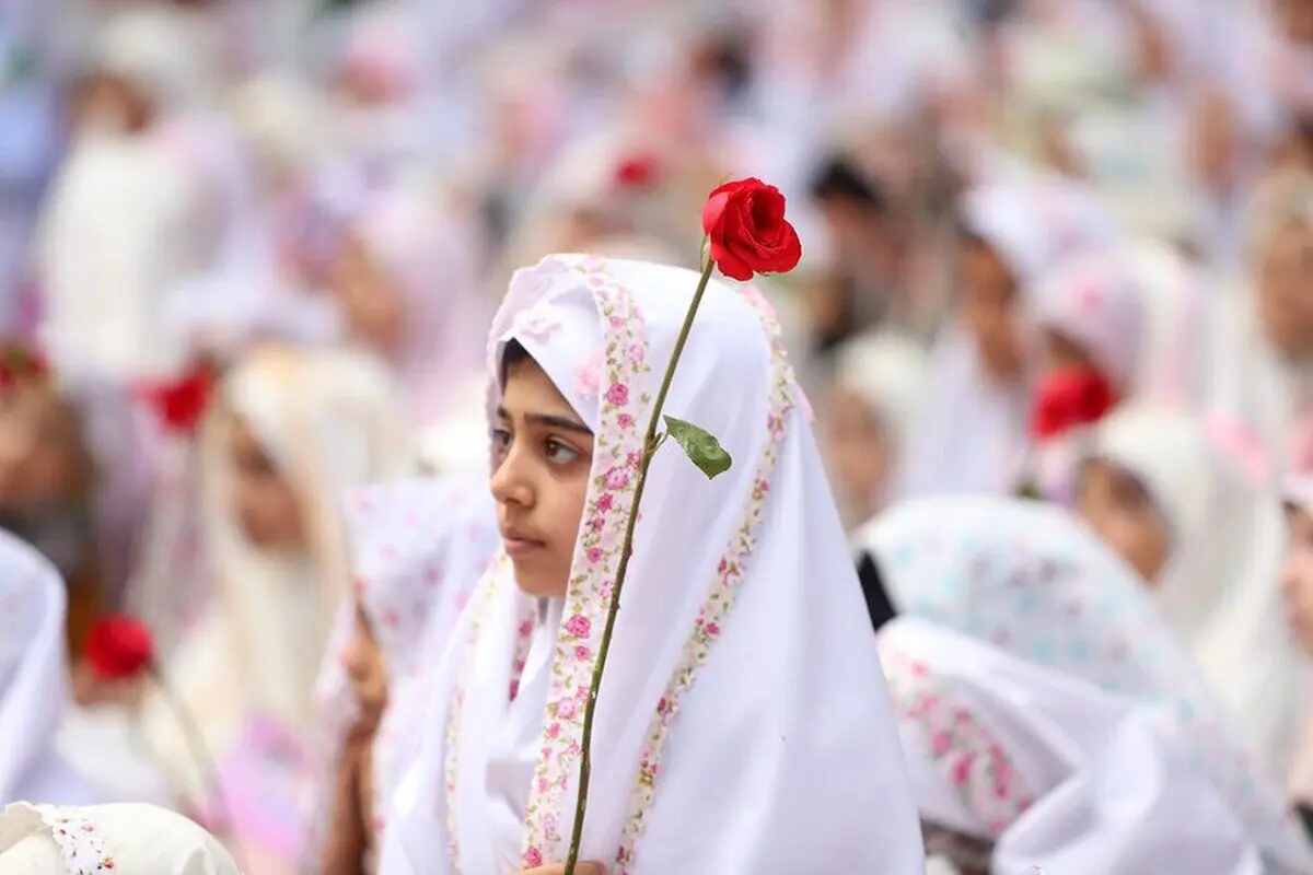 (تصاویر) جشن تکلیف ۵ هزار دختر در حرم حضرت معصومه(س)