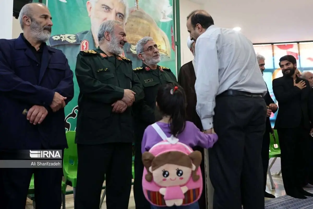 (عکس) گریههای سردار قاآنی در چهلمین روز شهادت سردار حاجی رحیمی