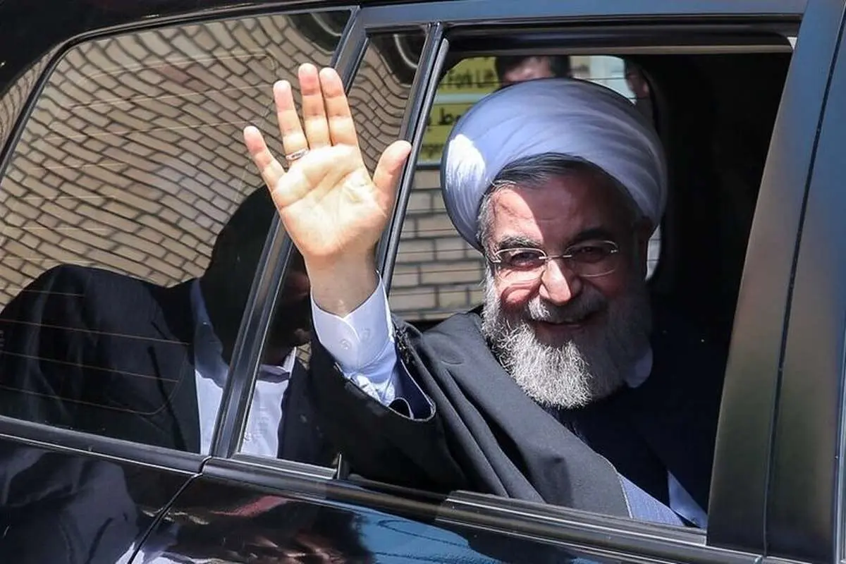 کنایه روزنامه حامی روحانی؛ سنگ خود را به سینه می‌زنی، نه ...