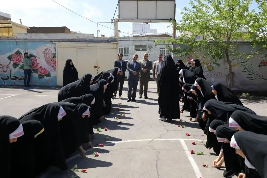 (عکس) استقبال عجیب از شهردار زنجان در مدرسه قرآنی