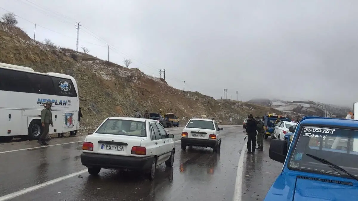 این جاده به علت بارش شدید باران و تگرگ بسته شد!