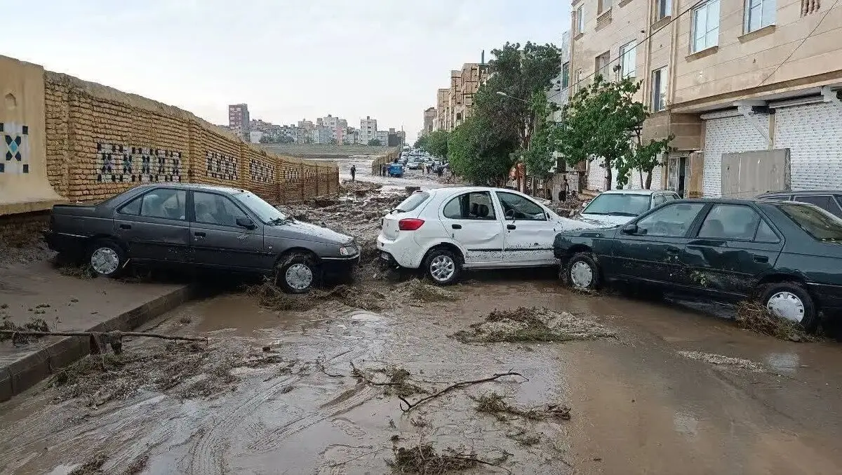 (ویدئو) لحظات نفس گیر از محبوس شدن در سیل سیدی مشهد