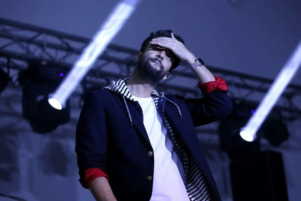 (ویدئو) خواندن شعر «تولدی دیگر» از فروغ فرخزاد توسط بنیامین و دوستان در خیابان