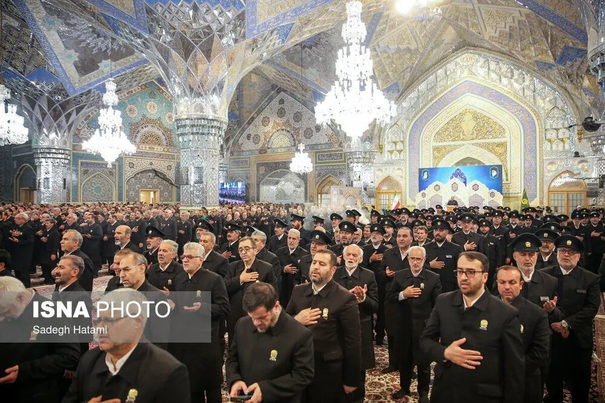 (تصاویر) ذکر دعا و توسل برای سلامتی رئیس جمهور و همراهان در حرم امام رضا(ع)