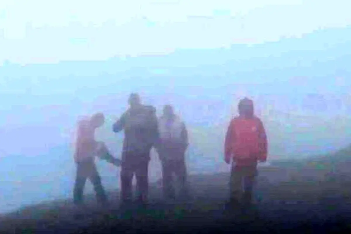 تا فردا شب در محل حادثه پیش بینی مه و بارش باران وجود دارد