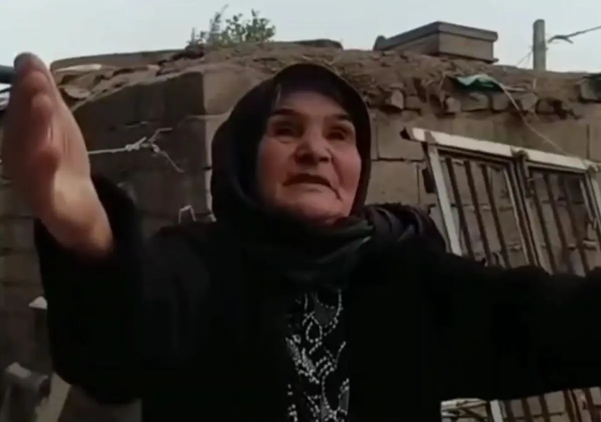 (ویدئو) دعا و بی‌تابی مادربزرگ اردبیلی برای رئیسی