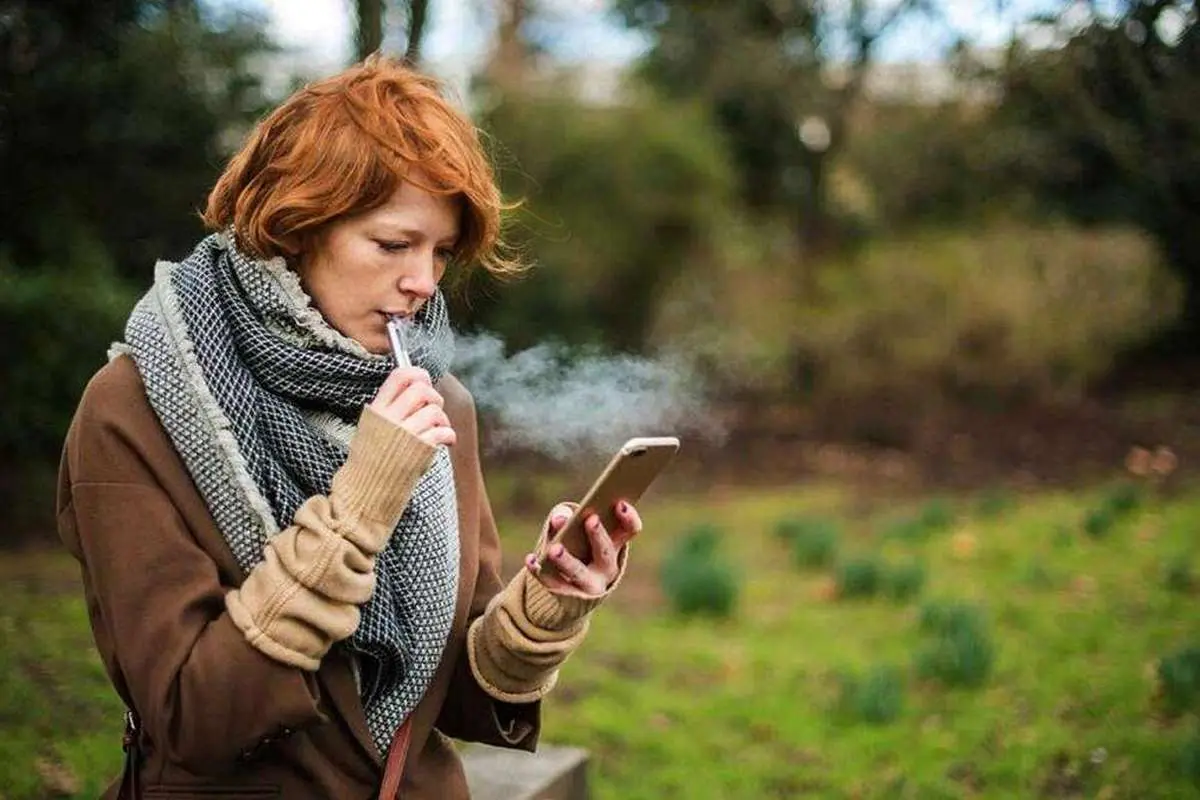 ارتباط استفاده از سیگار الکتریکی با رسانههای اجتماعی