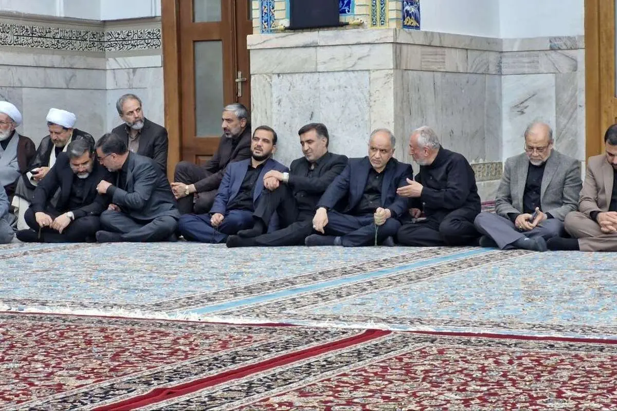 (ویدئو) مسئولان و وزرای دولت در مراسم تشییع رئیسجمهور در حرم مطهر رضوی
