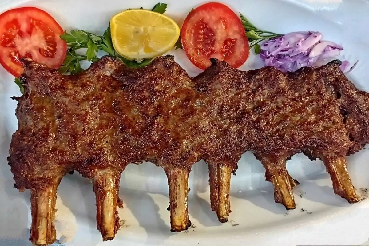 (ویدئو) طرز تهیه دنده کباب به روش آشپز مشهور آذربایجانی