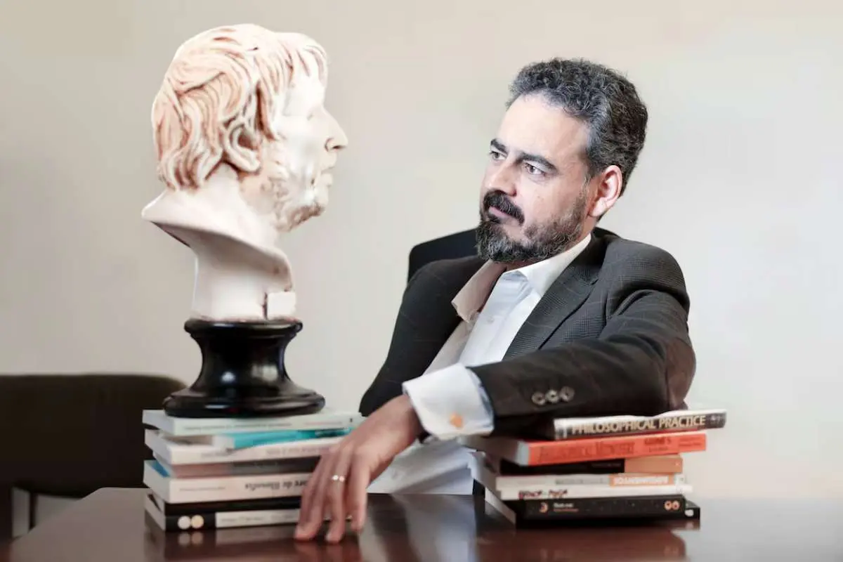 آیا مضطرب هستید؟ بهتر است با درمانگر فلسفی خود تماس بگیرید