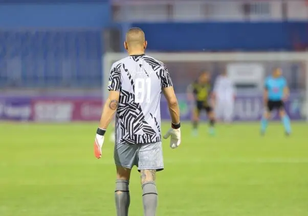 ببینید؛ جنجال و پرخاش گلر پرحاشیه پرسپولیسی به عالیشاه