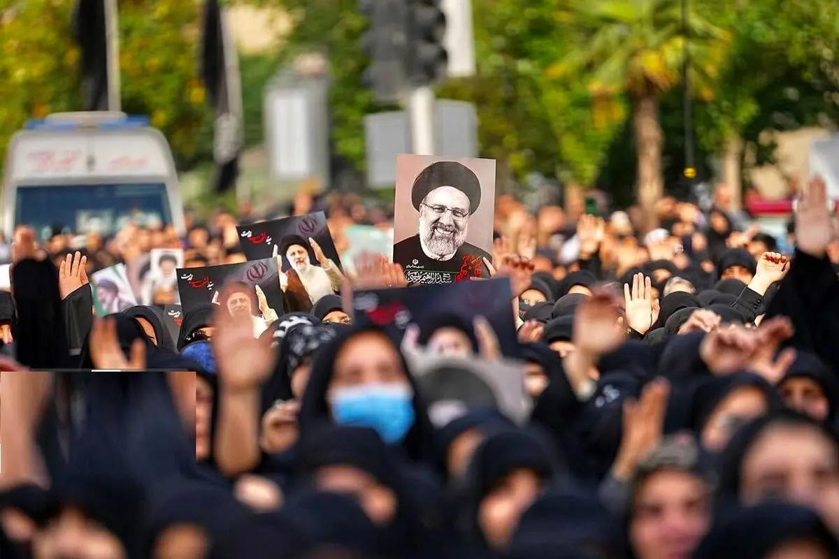 علی لاریجانی و طحان نظیف در مراسم تشییع پیکر رئیسی و همراهان