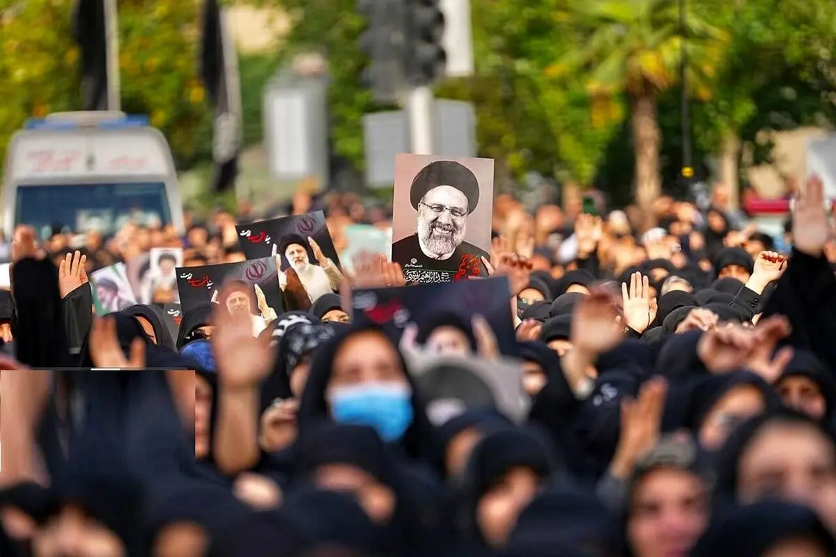 علی لاریجانی و طحان نظیف در مراسم تشییع پیکر رئیسی و همراهان