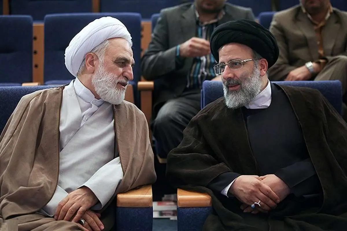 تصویری از اژه‌ای در مراسم تشییع رییس جمهوری و همراهانش