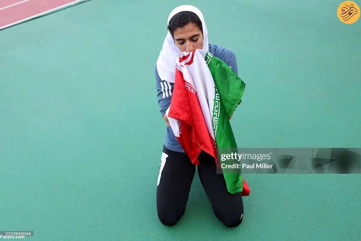 (عکس) سجده شکر هاجر صفرزاده