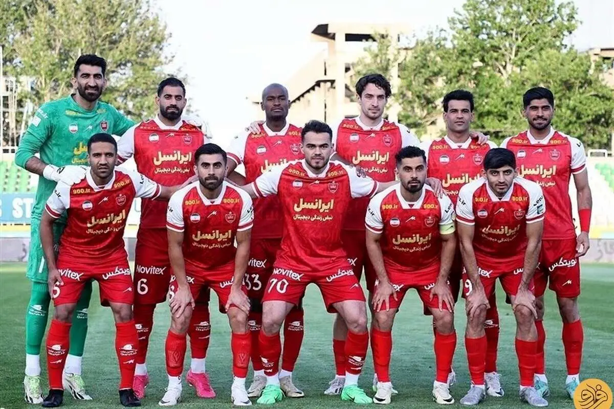 (عکس) ادای احترام بازیکنان پرسپولیس به شهدای سانحه بالگرد رئیس جمهور