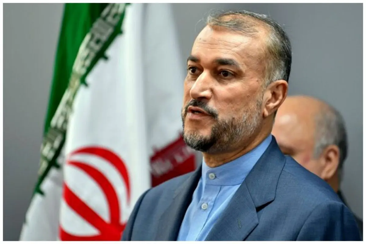 اعطای نشان و لباس خادمی آستان قدس رضوی به خانواده امیرعبداللهیان