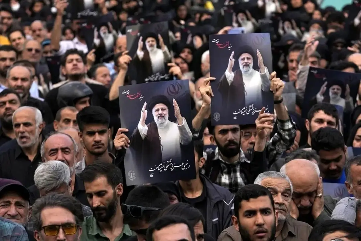 دختر شهید اسداللهی در مراسم استقبال از رئیس‌جمهور