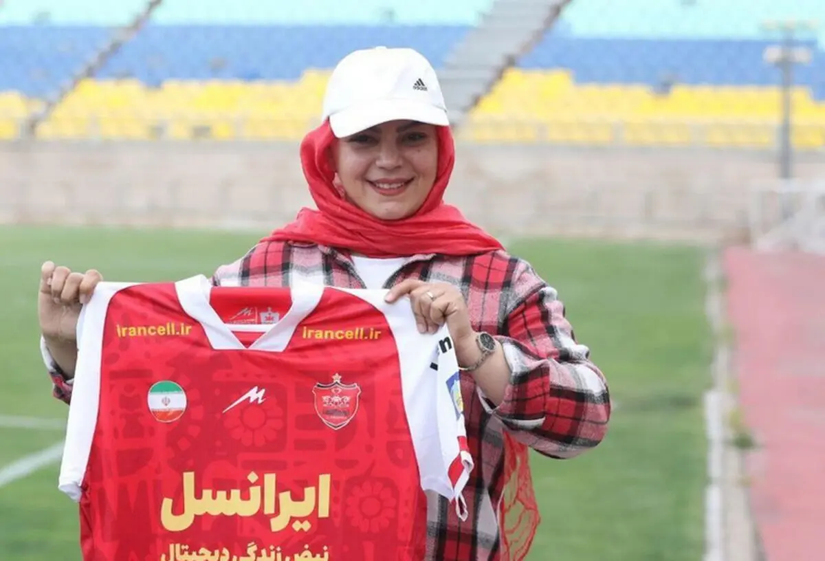 (عکس) ملاقات عادل فردوسی‌پور با زن پرسپولیسی