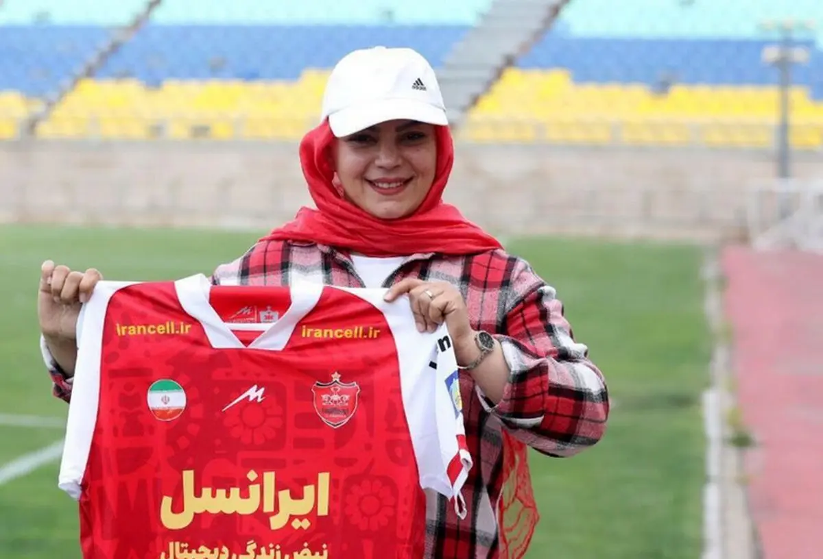 (عکس) ملاقات عادل فردوسی‌پور با زن پرسپولیسی