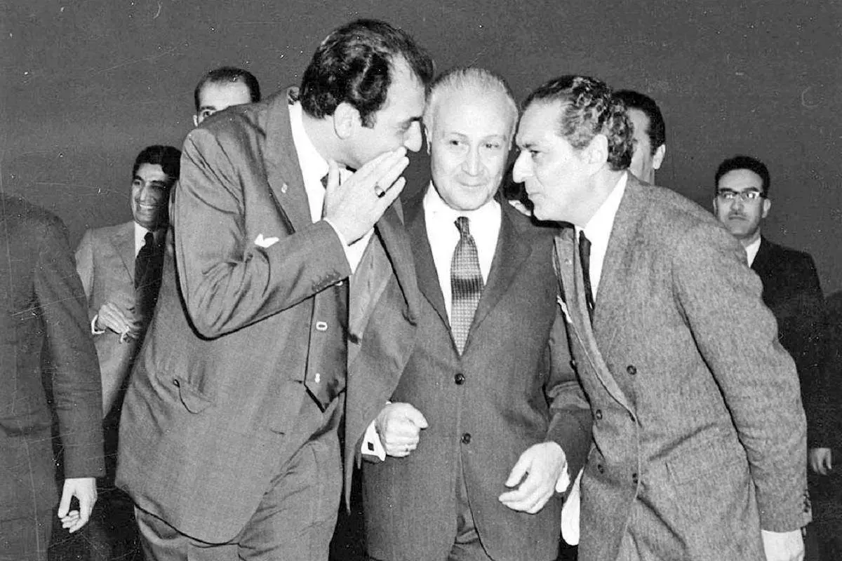 کارنامه عباسعلی خلعتبری؛ رئیس دفتر روابط خارجی شاه