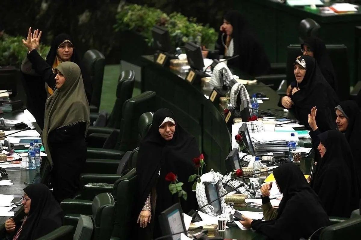 جای خالی زنان در هیاترییسه مجلس؛ تنها «زن بالانشین» در پارلمان چه کسی بود؟
