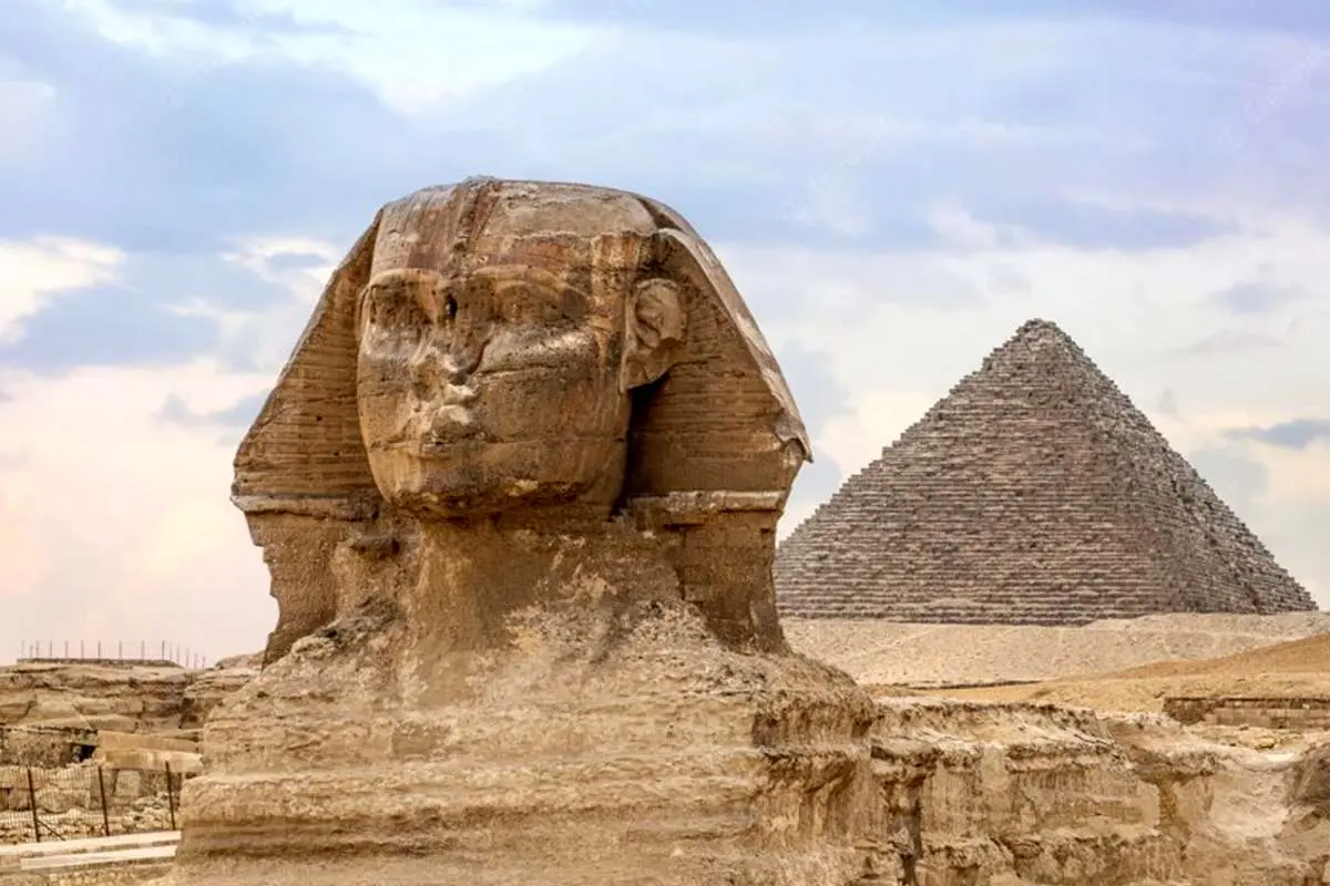 اتفاقات عجیب و غافلگیرکننده در اهرام ثلاثه مصر: سفری به دنیای راز و رمز
