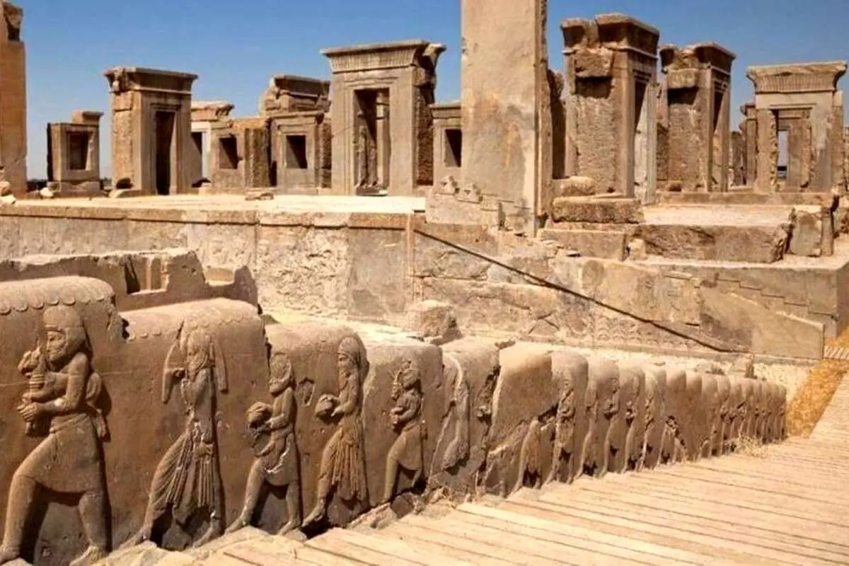 سودجویی مرمتگران از وضعیت نابسامان تخت‌جمشید