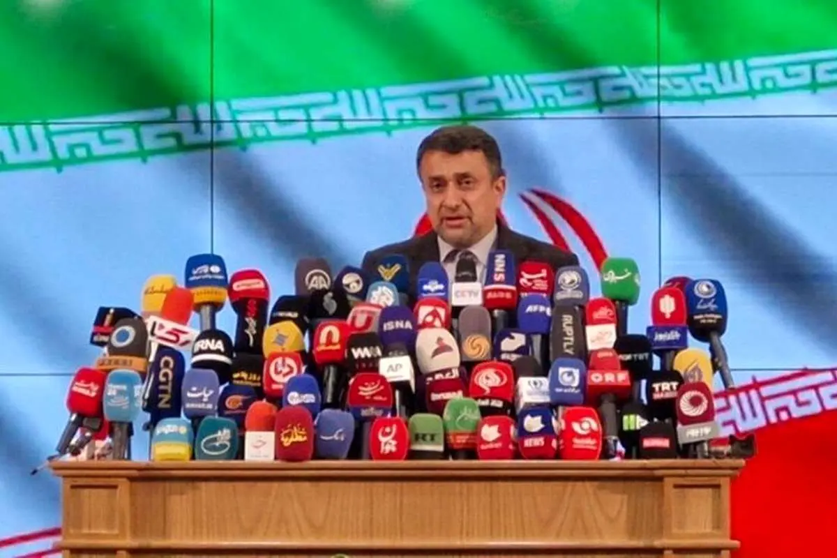 (ویدیو) کاندیدایی که پخش زنده سخنرانی خودش را از شبکه خبر تماشا می‌کرد!