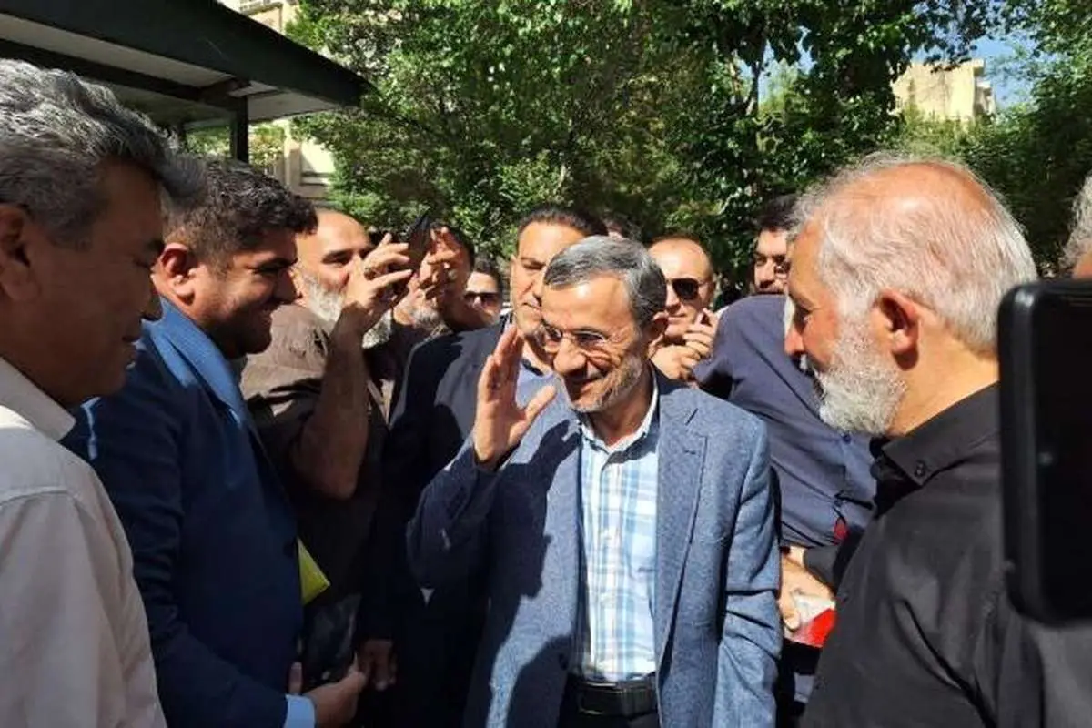 محمود احمدی نژاد وعده داد: به زودی همه چیز به تنظیم خودش برمیگردد