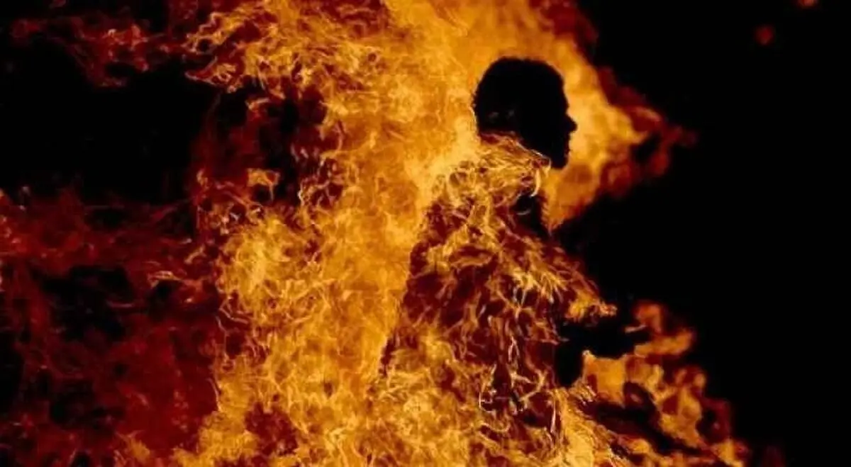 (ویدئو) خودسوزی جوان اردنی مقابل کاخ پادشاهی