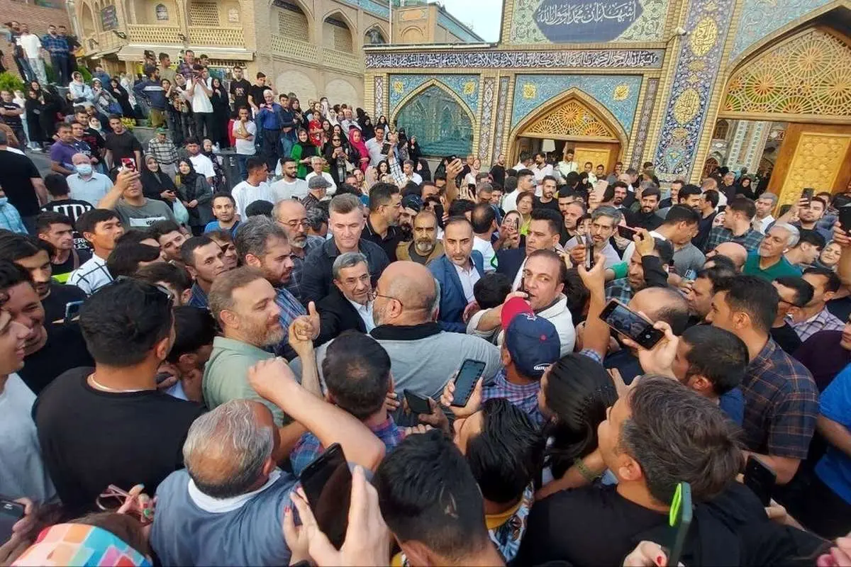 (تصاویر) محمود احمدی نژاد در امامزاده صالح تجریش