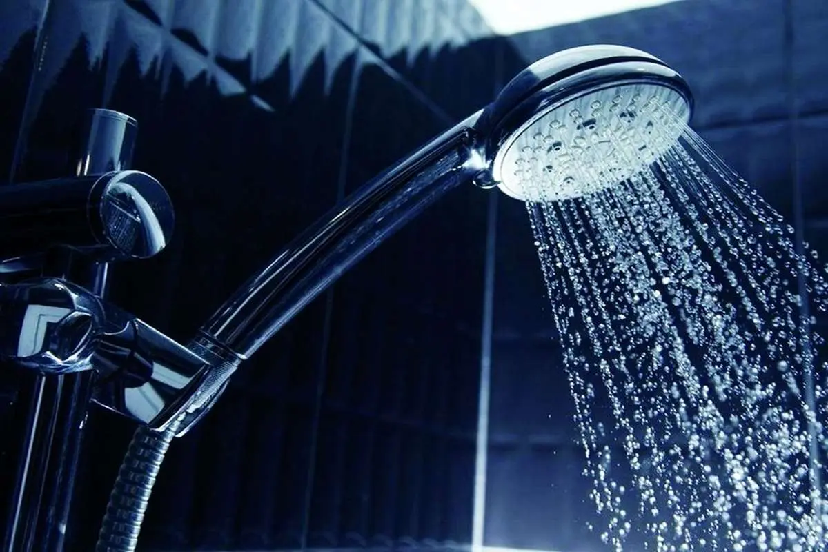در تابستان دوش آب سرد بگیریم یا نه؟