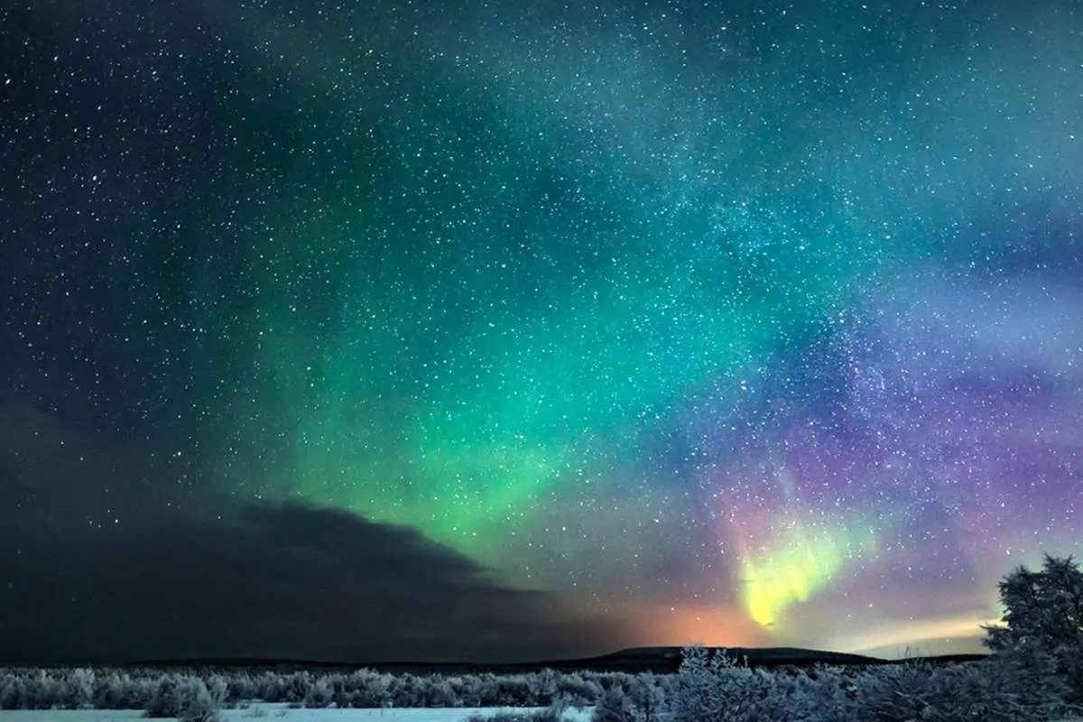 شفق قطبی چگونه به وجود می‌آید؟