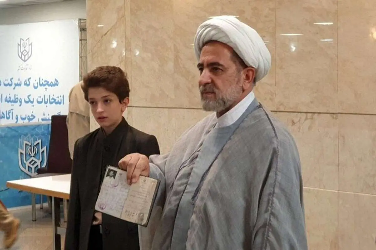 حجتالاسلام مهدی شیخ ثبت نام کرد