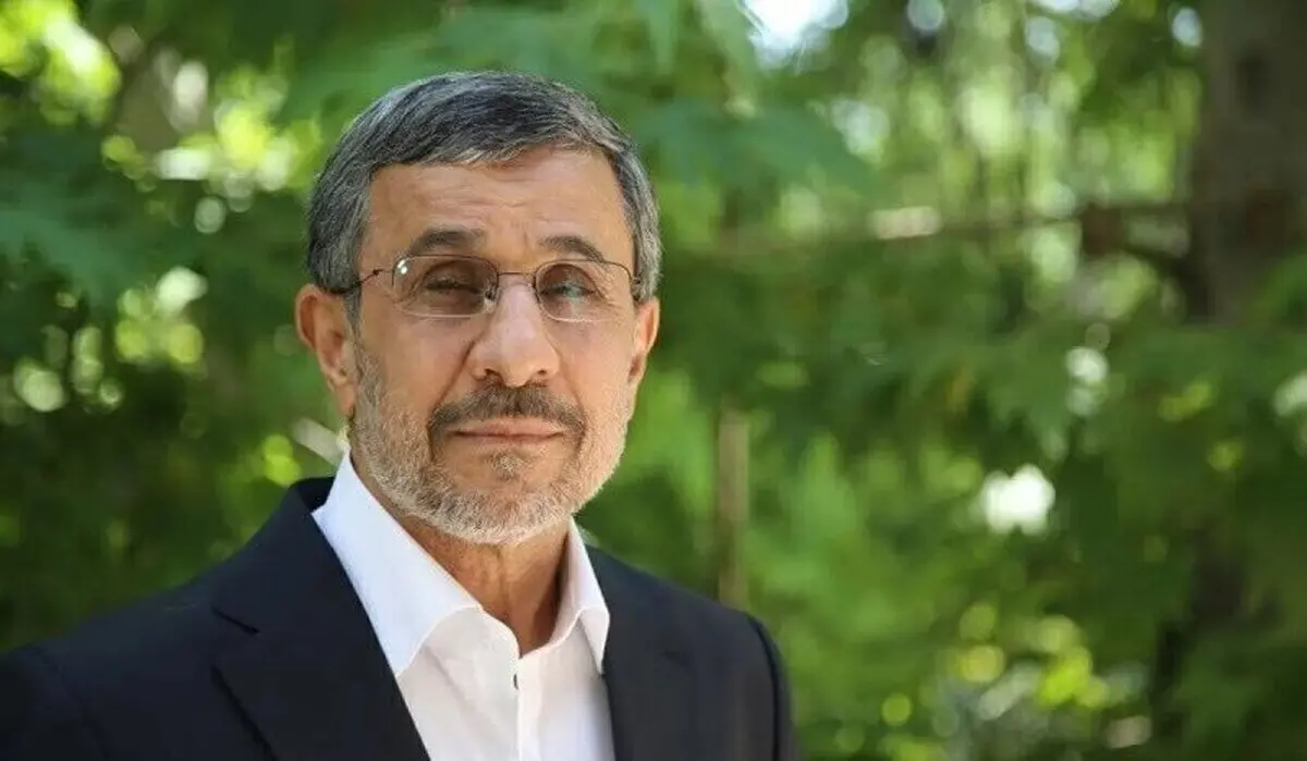 عکسی از احمدی نژاد در مراسم سالگرد ارتحال امام خمینی (ره)