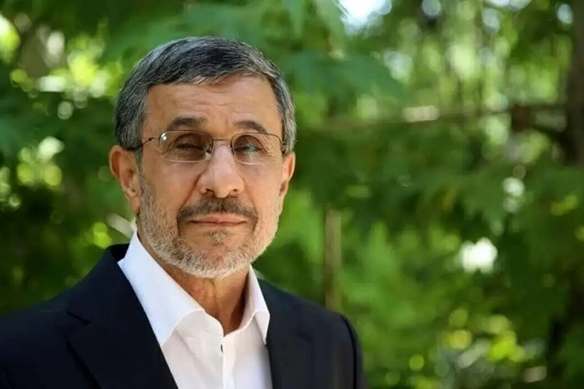 عکسی از احمدی نژاد در مراسم سالگرد ارتحال امام خمینی (ره)
