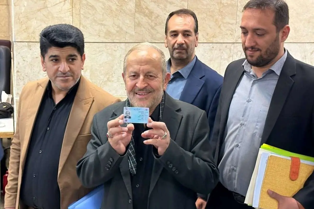 علیرضا افشار برای انتخابات ثبت نام کرد