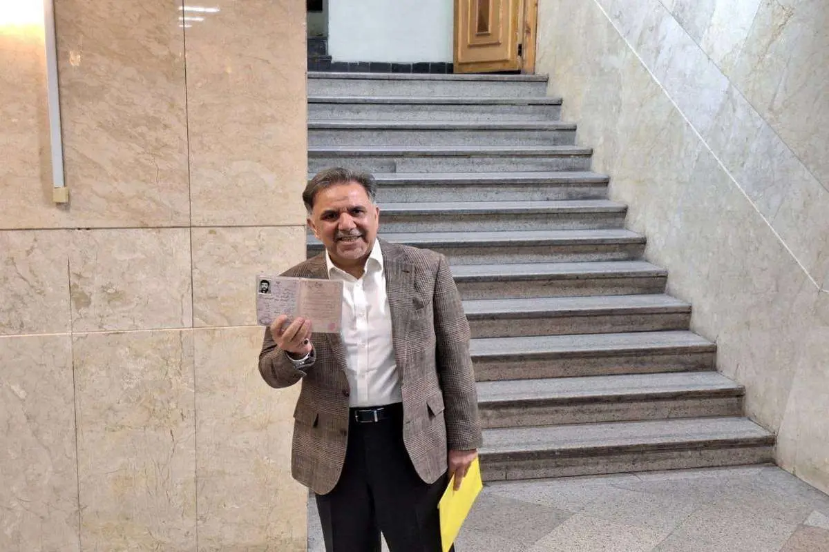 واکنش معنادار آشنا به کاندیداتوری عباس آخوندی
