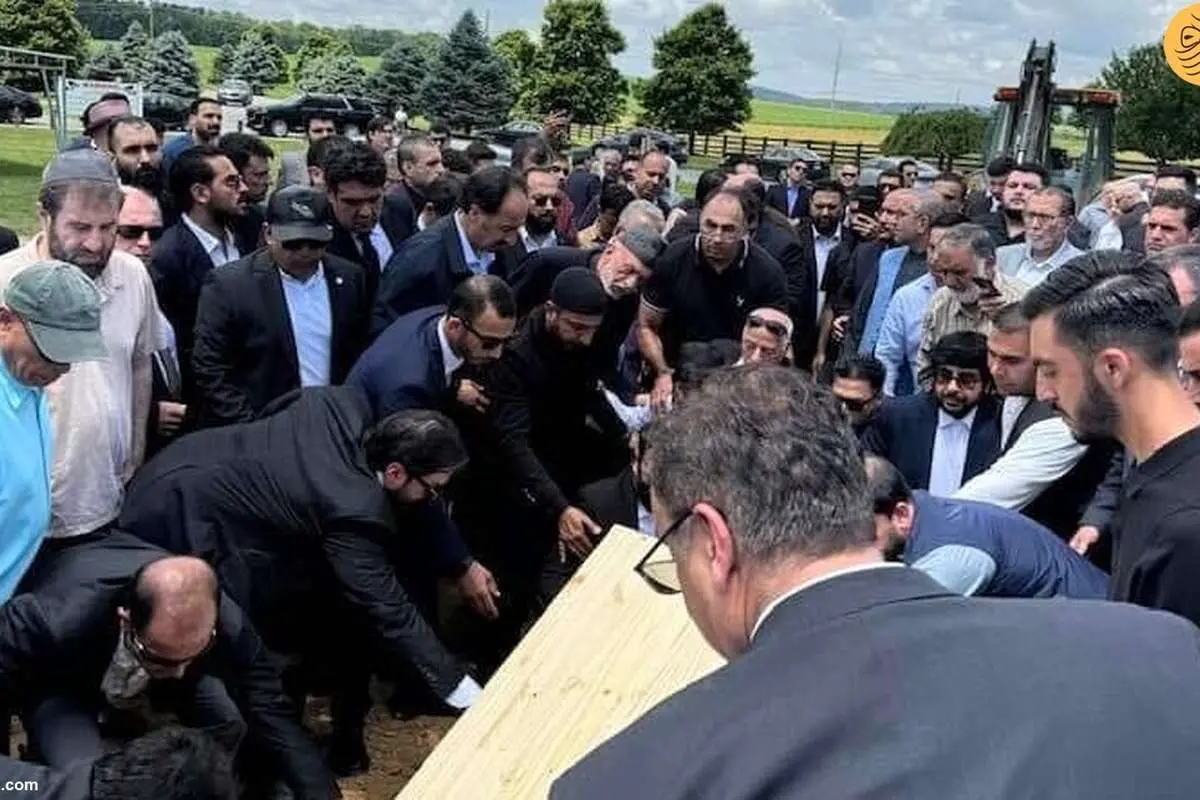 (عکس) حامد کرزی در مراسم تشییع پیکر برادرش
