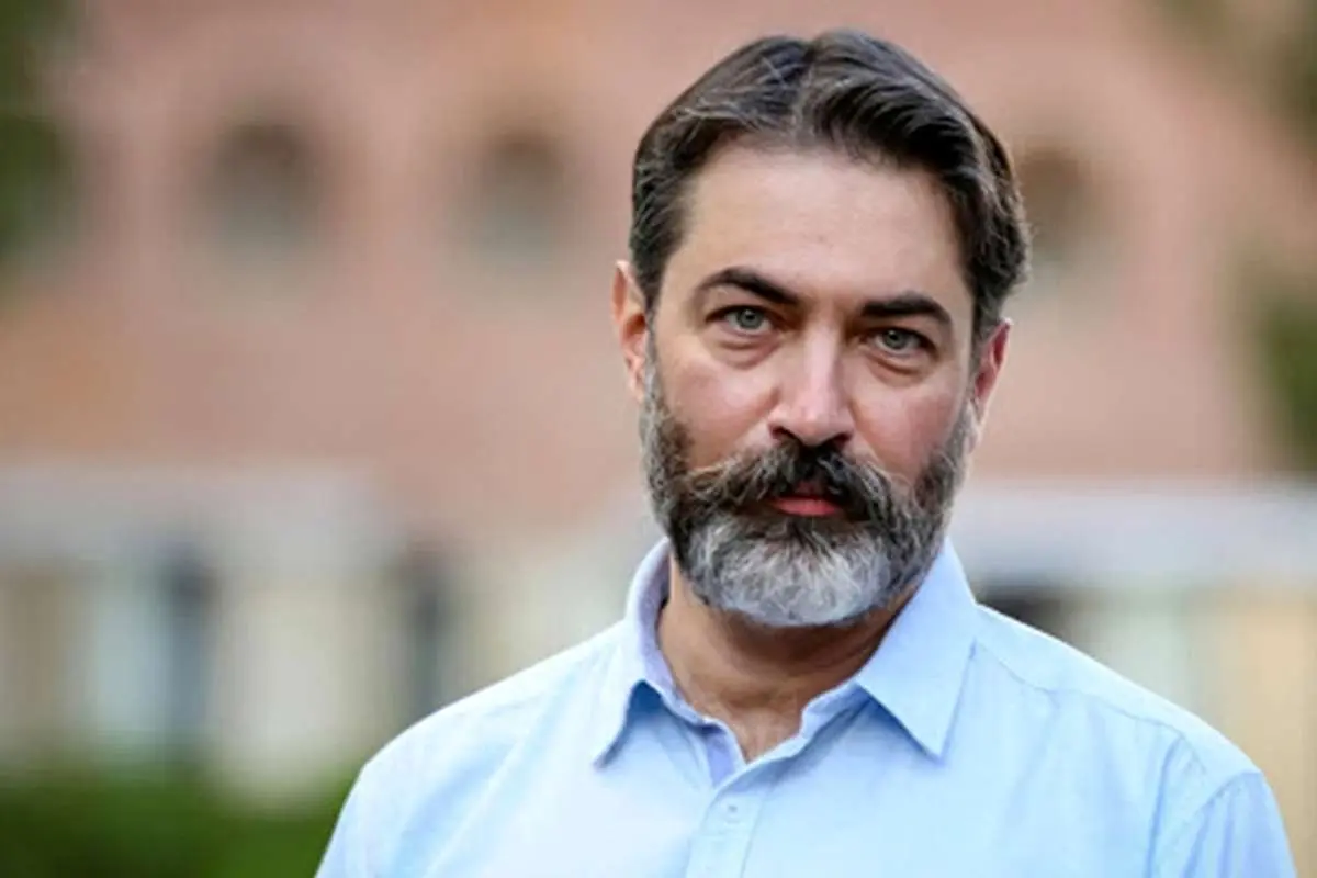 پارسا پیروزفر و هدی زینالعابدین در پشت صحنه «در انتهای شب»