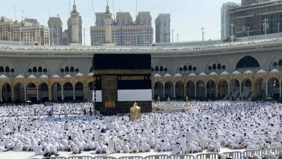 (ویدئو) جمعیت عظیم زائران مسلمان در خانه خدا