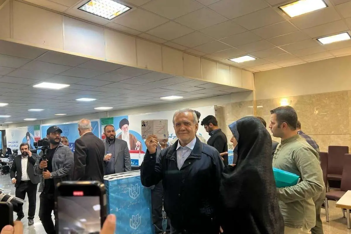 پزشکیان: با حمام و رادیو هم مخالفت کردیم، اما راه به جایی نبُرد