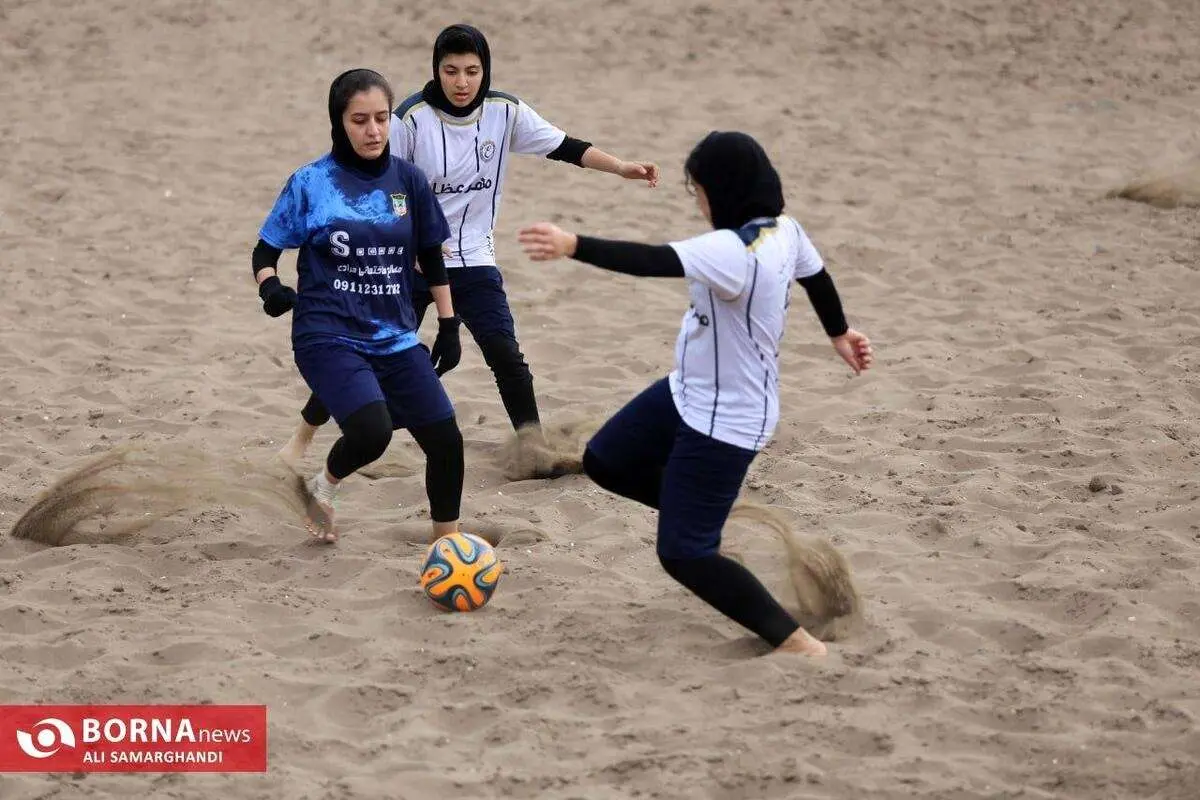 (تصاویر) اولین دوره مسابقات فوتبال ساحلی بانوان در گیلان