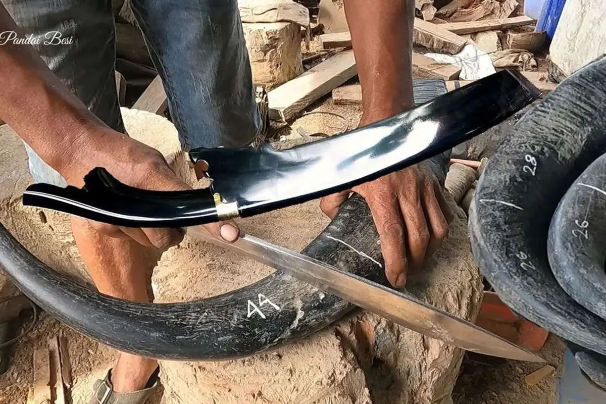 (ویدئو) نحوه ساخت غلاف و دسته چاقو با شاخ بوفالو