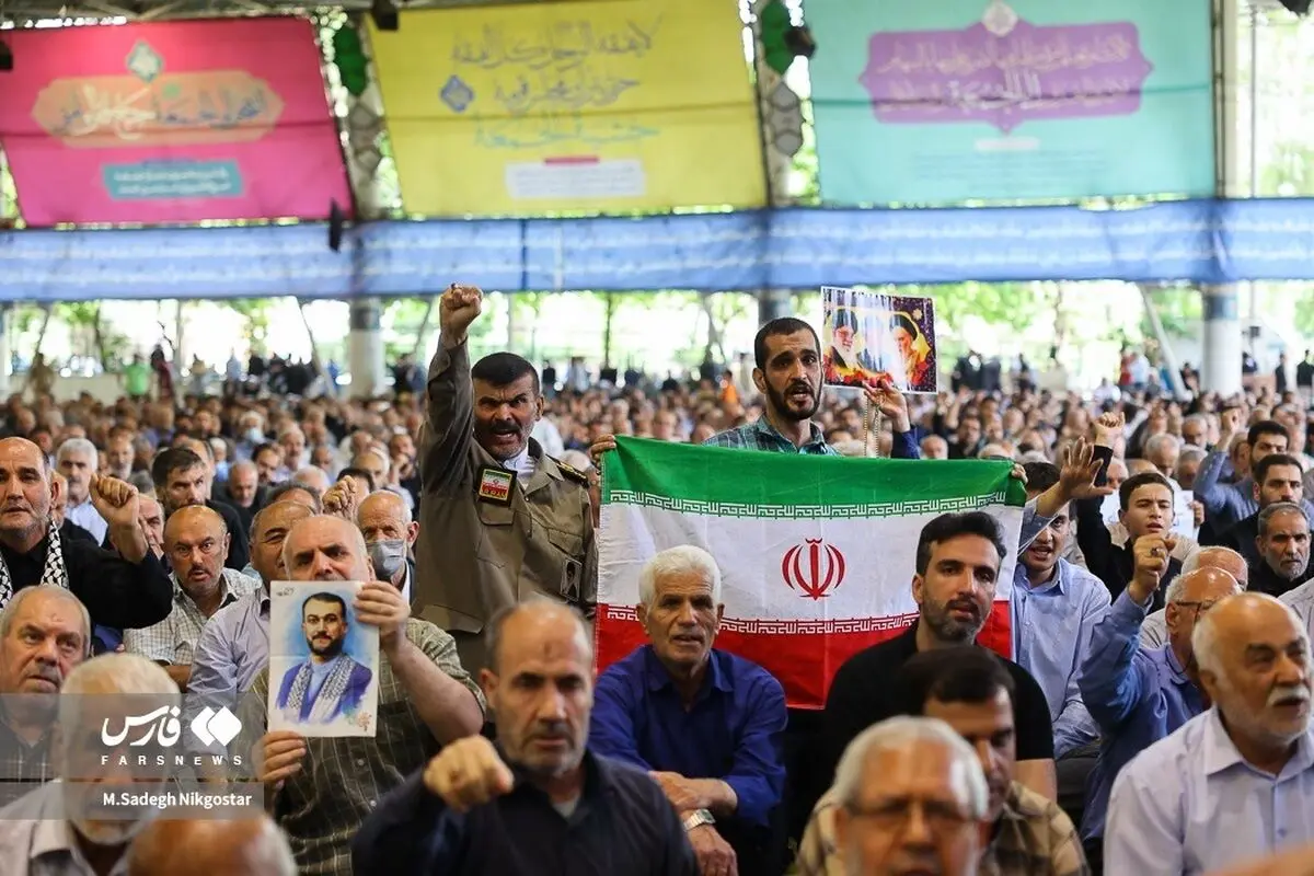 (تصاویر)‌ تبلیغات انتخاباتی در حاشیه نماز جمعه تهران